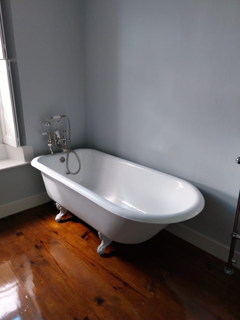 Bathrooms by RM Builders and Contractors Ltd